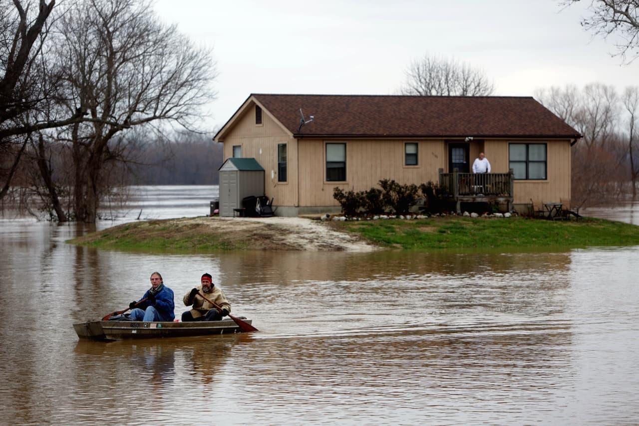 Residencia en Mississippi Boulevard rodeada por el agua
