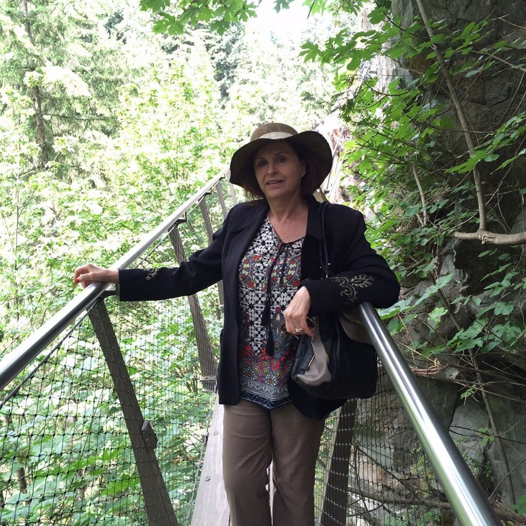 "¿Y cuál es la mamá más fregonaaaaaa del mundo mundial? Pues mi mami Mirella, te amo madreeeee santaaaa", escribió el conductor.