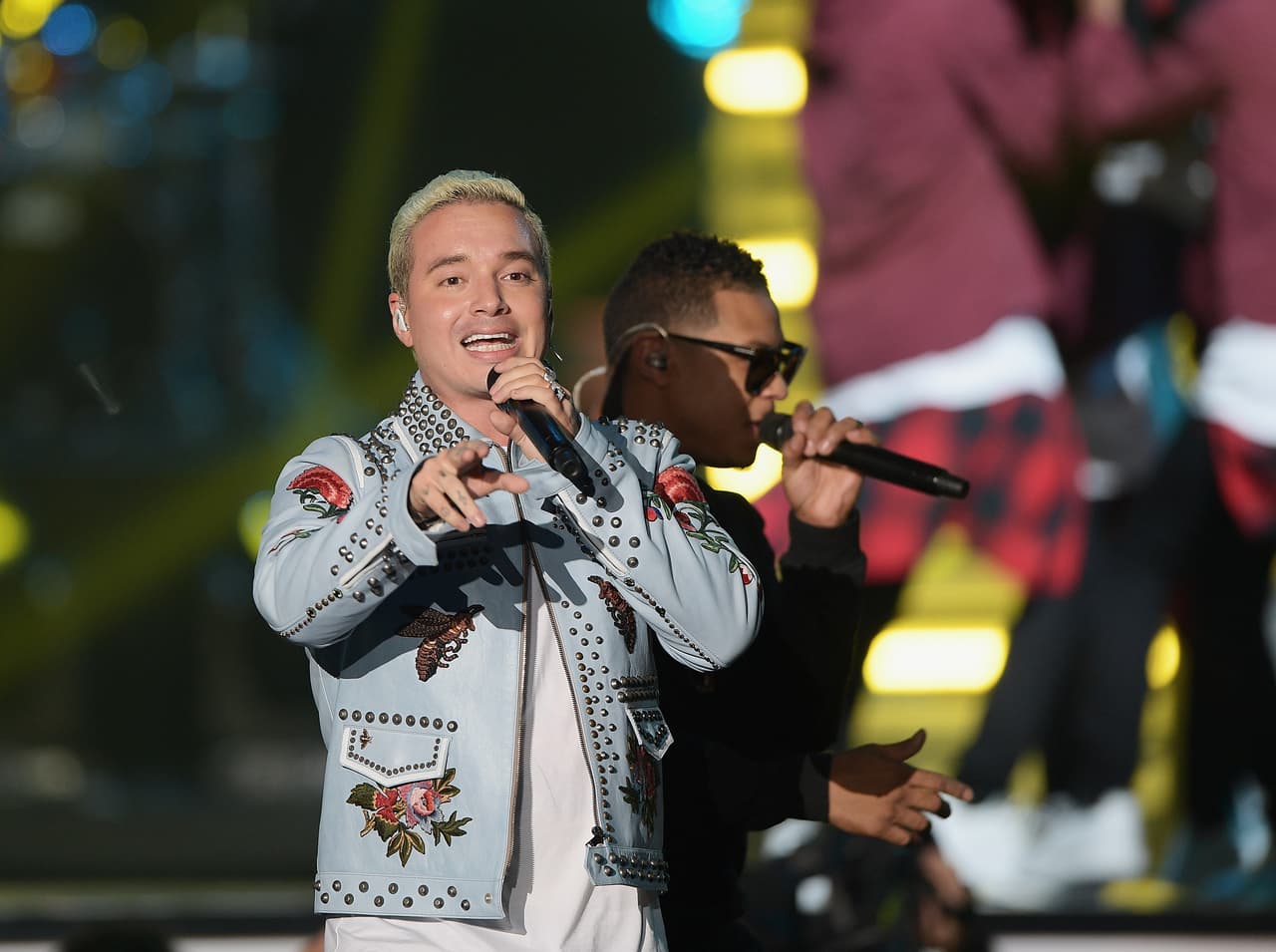 El regaetonero colombiano J Balvin en su presentación en los Billboard Latin Music Awards