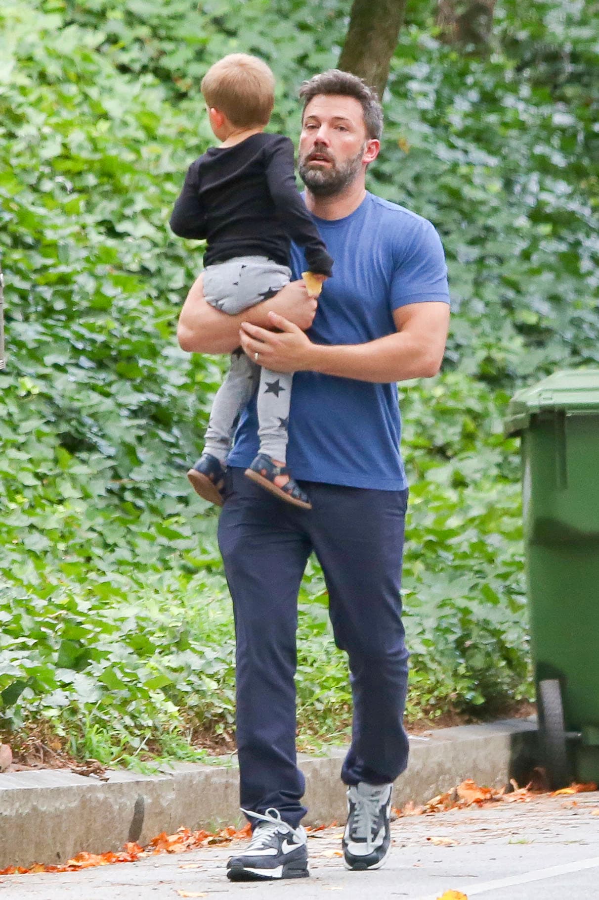 Así paseó con su pequeño Samuel.