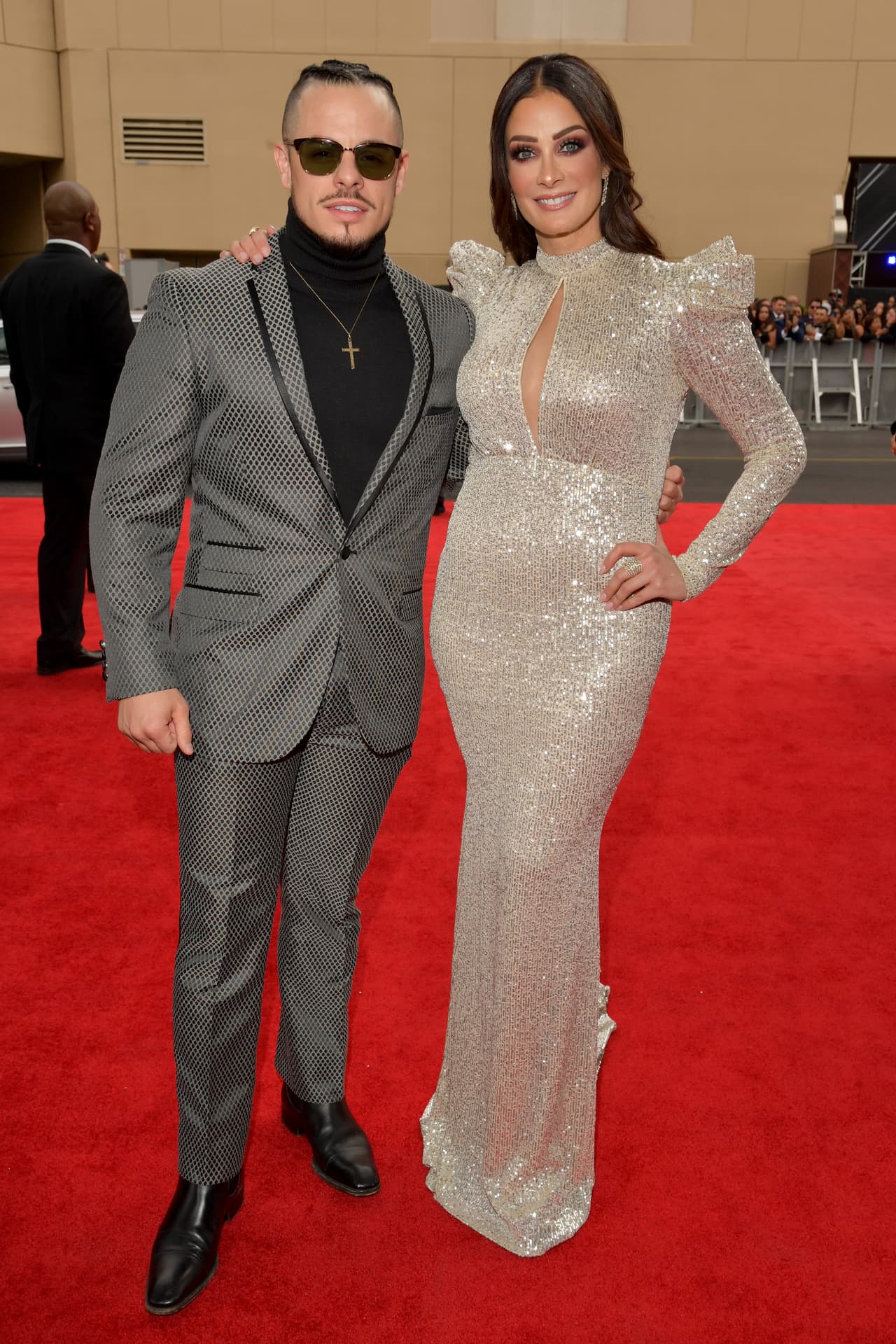 Hablamos de figuras como la actriz, modelo y 
<b>jueza de Mira Quién Baila, Dayanara Torres, </b>quien se encontró en la alfombra roja con su amigo y colega, el coreógrafo 
<b><a href="https://www.univision.com/shows/primer-impacto/dayanara-torres-y-casper-smart-el-exnovio-de-jlo-aseguran-que-mira-quien-baila-all-stars-sera-mas-exigente-que-nunca-video">Casper Smart, exnovio de Jennifer López</a></b>.