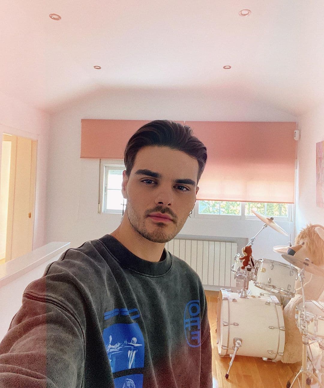 ‘Esta cuarentena’ de Abraham Mateo es parte de los sencillos que se instalaron en la lista de nominados de la nueva categoría. 
<br>