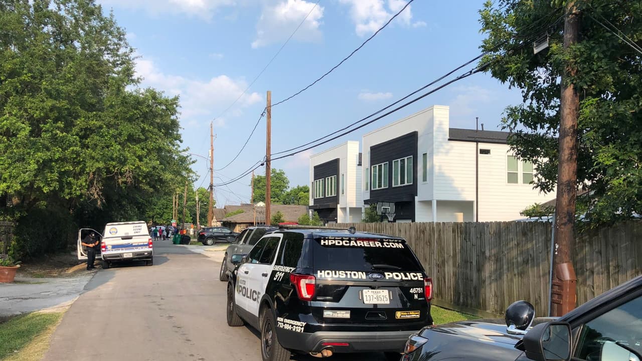 Muere un niño de 4 años luego de ser hallado inconsciente dentro de un vehículo en Houston 