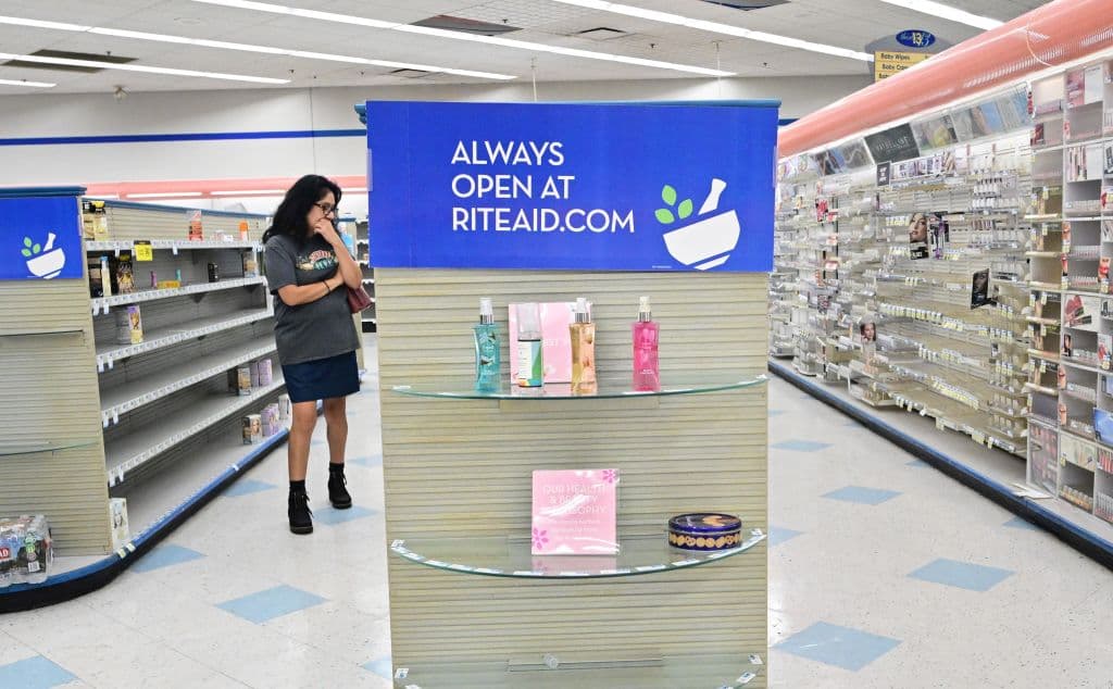 Rite Aid no es la única cadena de farmacias enfrentando dificultades.
<b><a href="https://www.univision.com/noticias/estados-unidos/rite-aid-cvs-walgreens-cierren-sucursales-en-eeuu" target="_blank">Walgreens y CVS también han reportado otros desafíos</a></b> para mantener operaciones con alto rendimiento en Estados Unidos.