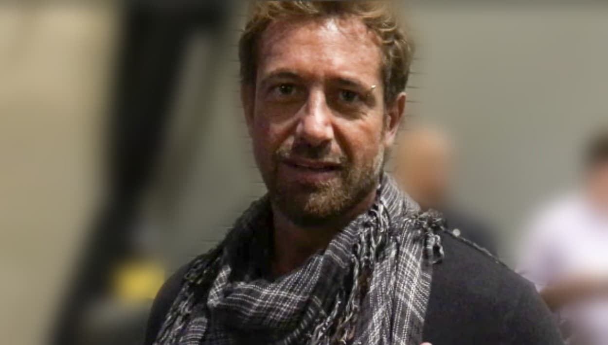 Gabriel Soto, por su parte, se limitó a repetir este martes en el programa De primera mano que 
<b><a href="https://www.univision.com/famosos/esta-fue-la-primera-reaccion-de-gabriel-soto-cuando-se-le-pregunto-por-el-video-que-publico-geraldine-bazan-video">"en una historia siempre hay dos versiones</a></b> y mi versión me la prefiero callar por respeto, pero bueno, todos sabemos, los involucrados, exactamente cómo pasaron las cosas”.
