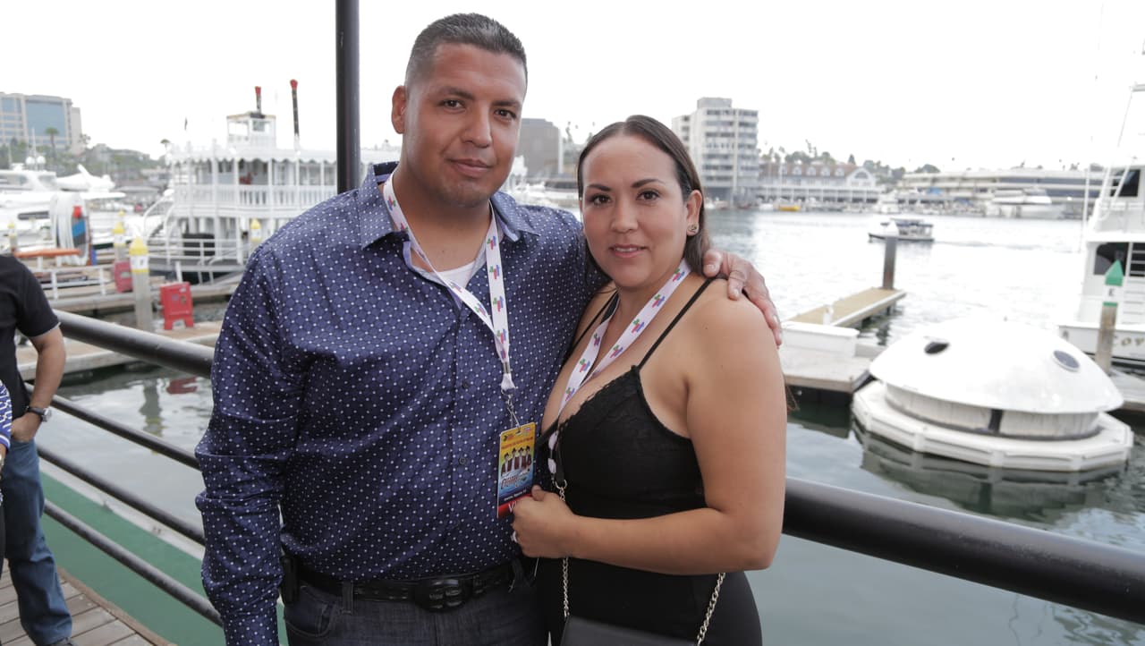 Raúl 'El Pelón', Carla Medrano y El Feo premiaron a sus oyentes con una noche inolvidable al lado de Calibre 50 en un bote privado.