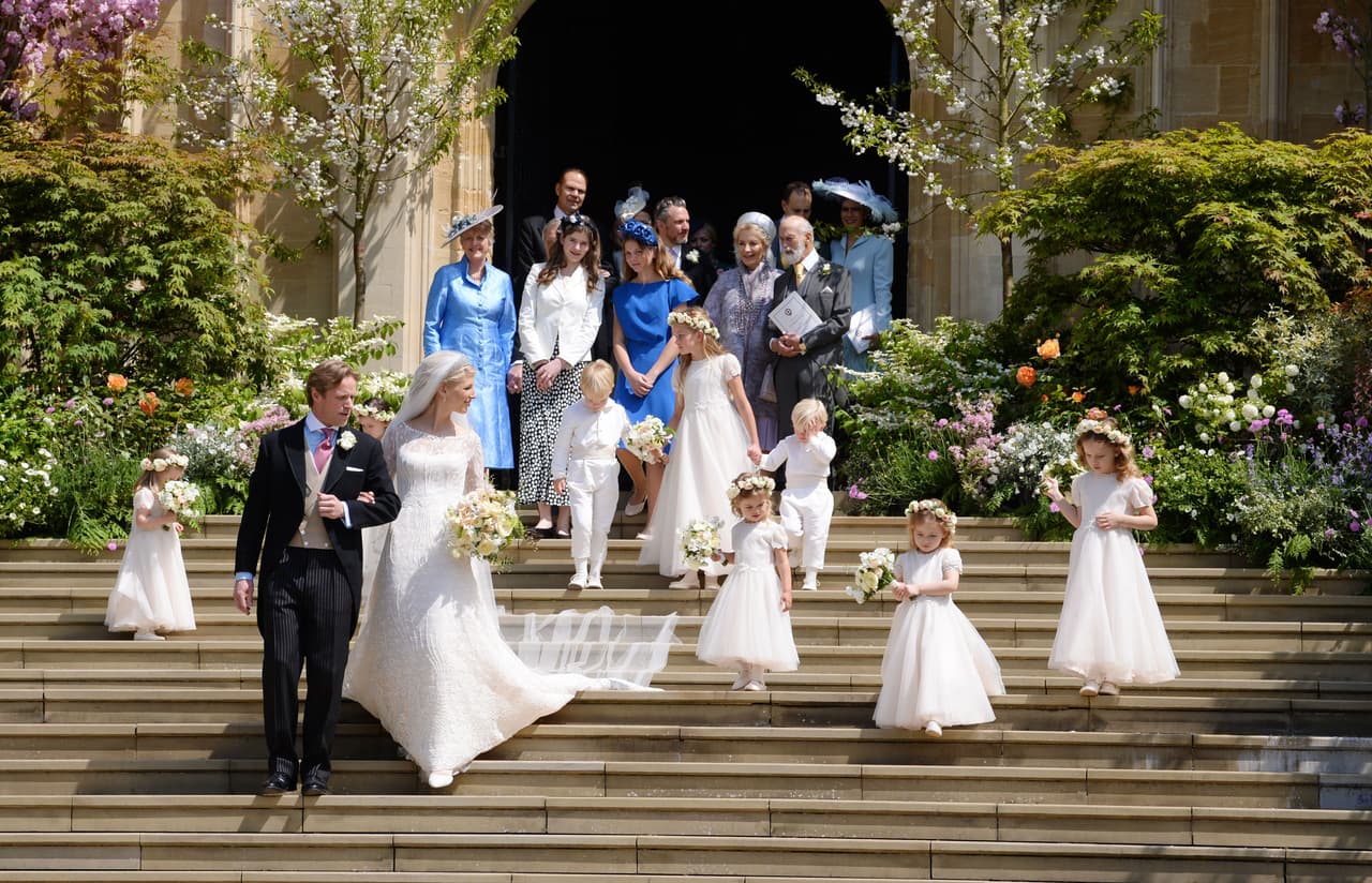 Lady Gabriella y Thomas Kingston salieron de la capilla como esposos y ante la mirada de miembros de la familia real.