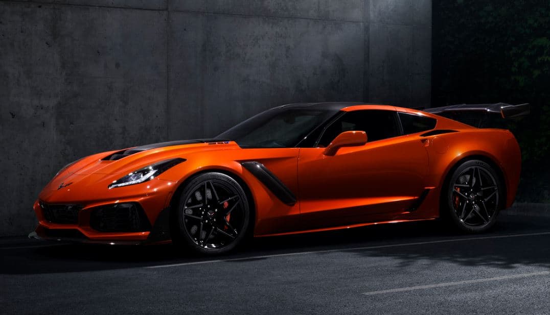 Su motor es LT5, un V8 de 6.2 litros supercargado que puede producir hasta 755 HP (@6,300 rpm) y 715 lb-pie (4,400 rpm). Los 300HP adicionales que obtiene frente a la versión base del Corvette C7 es gracias -principalmente- a su supercargador Eaton, el cual es 52% más grande que el del Corvette Z06.