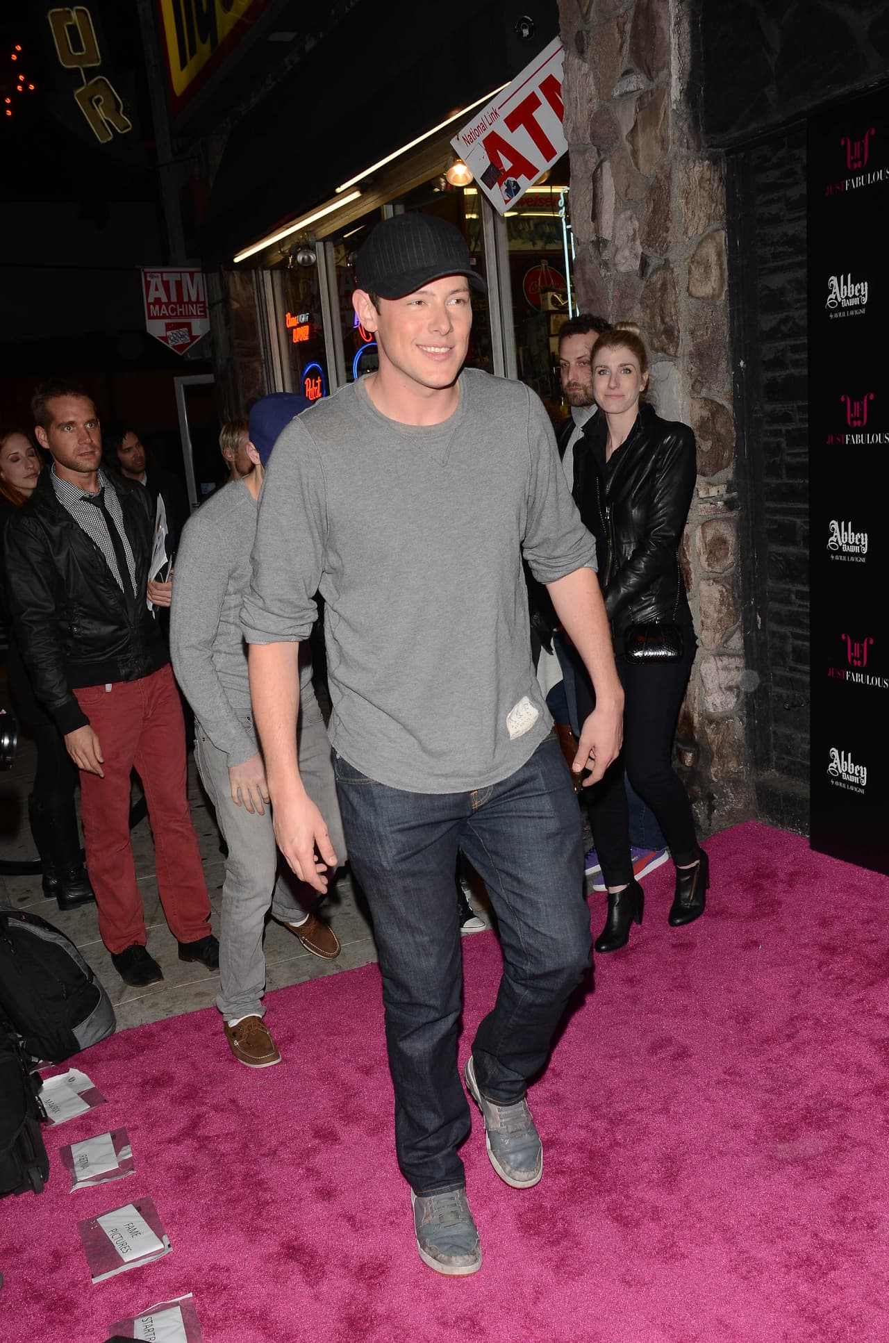 A partir de 'Glee', Cory Monteith ganó un premio SAG en 2010 por Mejor Interpretación de un Elenco en Serie de Comedia, así como un premio Teen Choice en 2011. Y los conciertos en vivo del grupo eran un fenómeno en la audiencia de EEUU aunque "la fama comenzó a pesarle muy pronto", señala su madre.