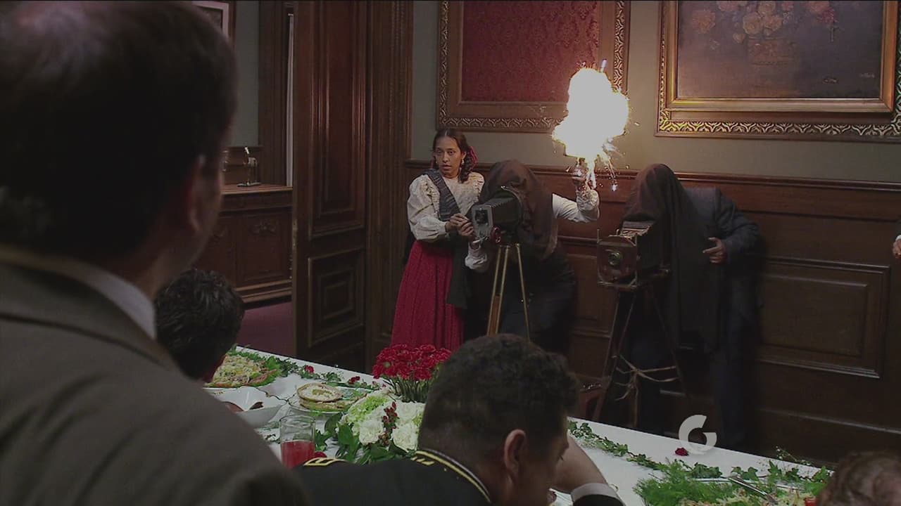 Mientras, Venustiano Carranza y Álvaro Obregón en Veracruz, inician la campaña militar para retomar la capital, acorralar a Zapata y enfrentar a Villa en el Bajío.