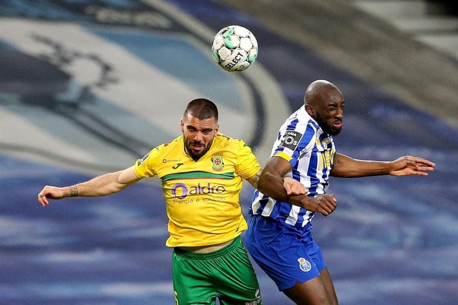 Porto de 'Tecatito' derrota al Paços de Ferreira 