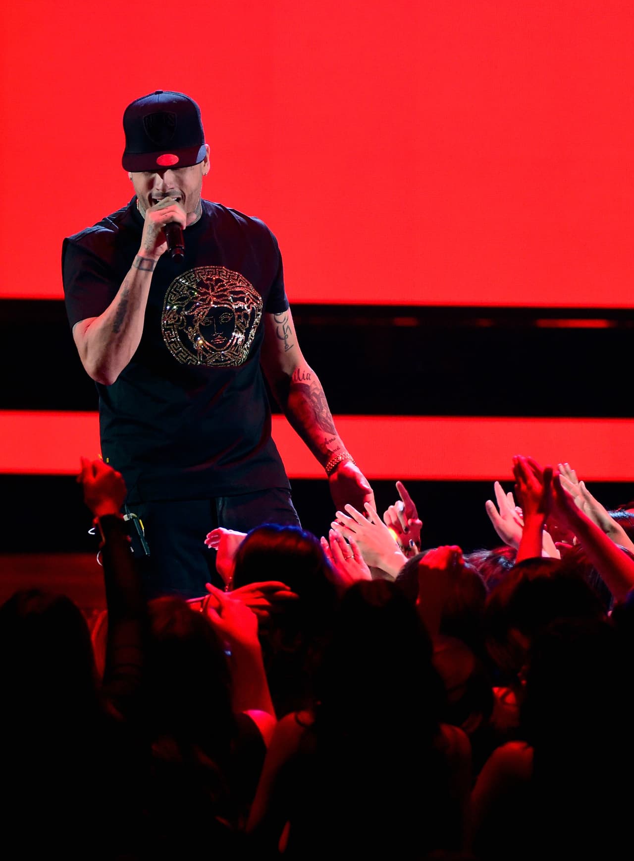 De hecho afirmó que antes de brincar a otra parte, le encantaría trabajar con cantantes como Juan Luis Guerra, Maná o Romeo Santos.