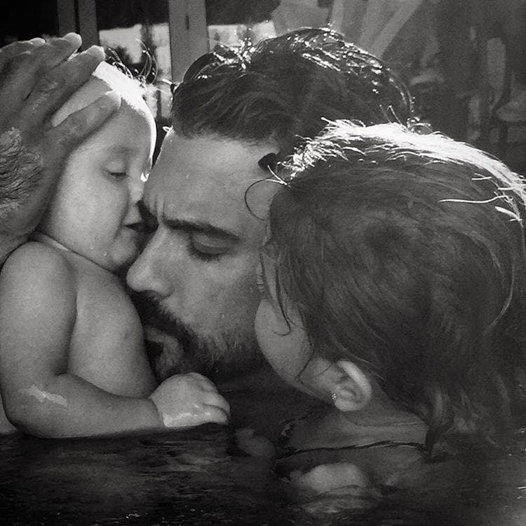 <b><a href="http://www.univision.com/temas/jaime-camil">Camil</a></b> tiene dos hijos que son su adoración, ellos llenan su vida, aunque no siempre puede pasar tiempo con ellos pues el trabajo se lo impide, aunque se da sus escapadas para disfrutarlos.