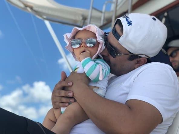 "Mi primer
<b><a href="https://www.univision.com/musica/regional-mexicano/despeinada-pero-muy-sonriente-julion-alvarez-presento-al-fin-a-su-hija-maria-isabel" target="_blank"> bebé nació prematura</a></b> y por lo que sé, las cantidades de cesáreas están limitadas a dos o tres", informó en su encuentro con los medios de comunicación, este 9 de diciembre en la Ciudad de México.