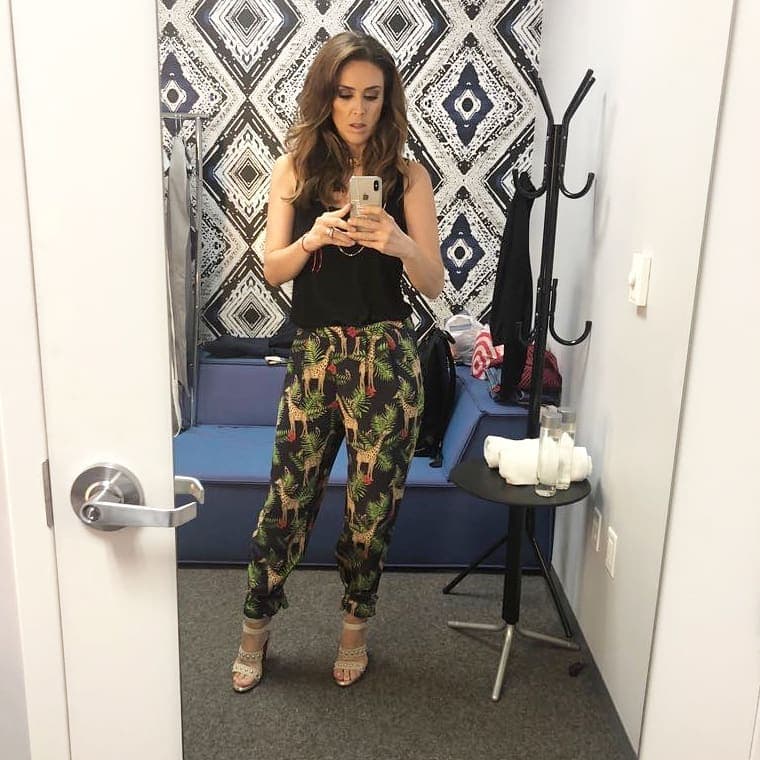 "Yo tengo una fobia a los alacranes, escorpiones, o sea de verdad yo veo un alacrán, en la vida me he topado con varios, y neta me paralizo, no puedo matarlo, no puedo correr, me paralizo", relató durante la charla.