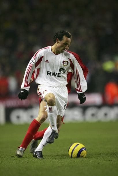 El volante destacó desde sus inicios en el Mundial Sub-17 de1999, lo que le valió para incorporarse al Bayer Leverkusen de Alemania.Más de ¡Golazo Extra!