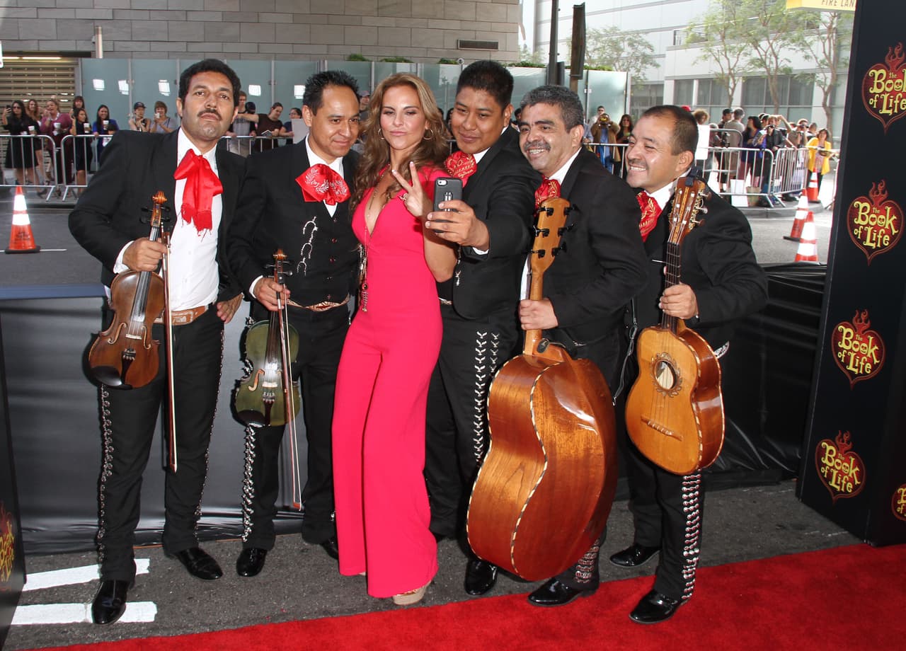 Tampoco se sabe qué hará Kate con los derechos de la biografía autorizada de "El Chapo" que el mismo capo, en video, le otorga en exclusiva a la actriz.