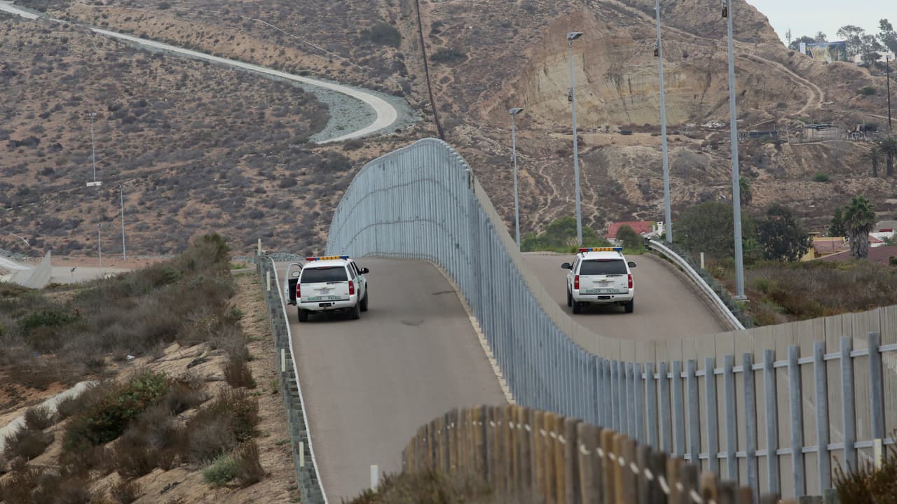 La geografía y el dinero, los principales obstáculos de Trump para construir el muro