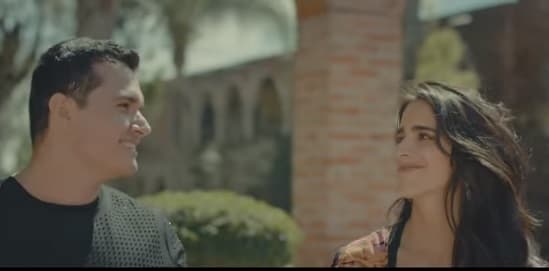 Para la filmación del video del tema 'Ganas de volver', el cantautor originario de Sinaloa, México, estuvo acompañado de la actriz Bárbara de Regil, a quien se le conoció gracias a la telenovela 'Rosario Tijeras'.