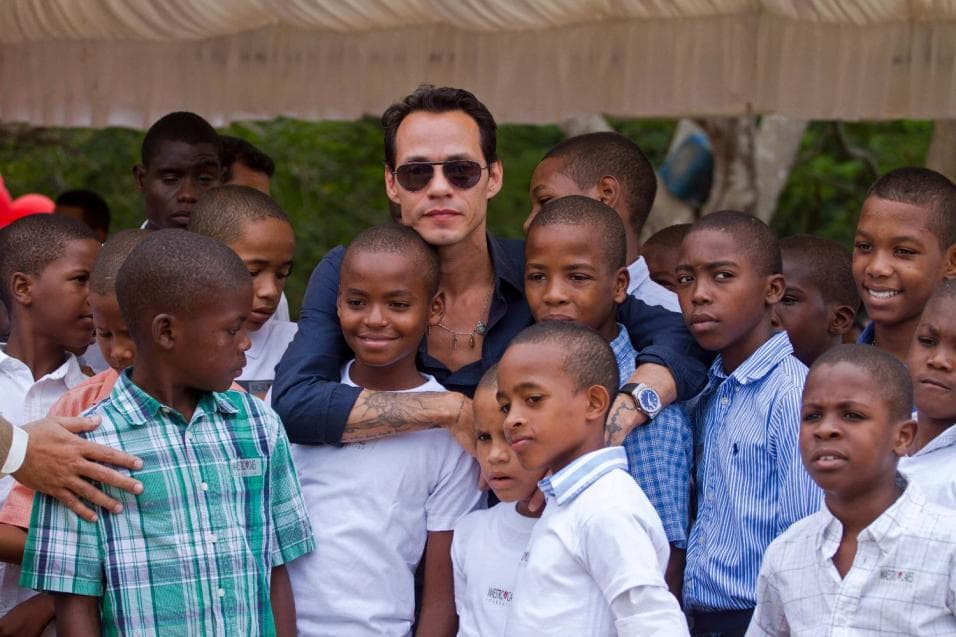 En 2012 creó, junto con el empresario Henry Cárdenas, la fundación Maestro Cares, la cual tiene el propósito de aportar calidad de vida a jóvenes huérfanos de América Latina.