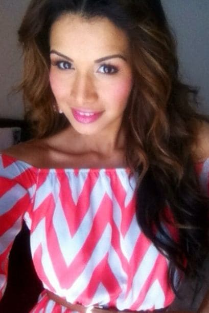 A través de las famosas fotos 'selfies' es como nuestra reina mantiene una estrecha relación con sus seguidores. Este tipo de fotos se han convertido en un fenómeno y no hay quién no se haya tomado una. Ahora puedes subir la tuya con el hashtag #NBLselfie para ganar un kit de belleza, los detalles aquí