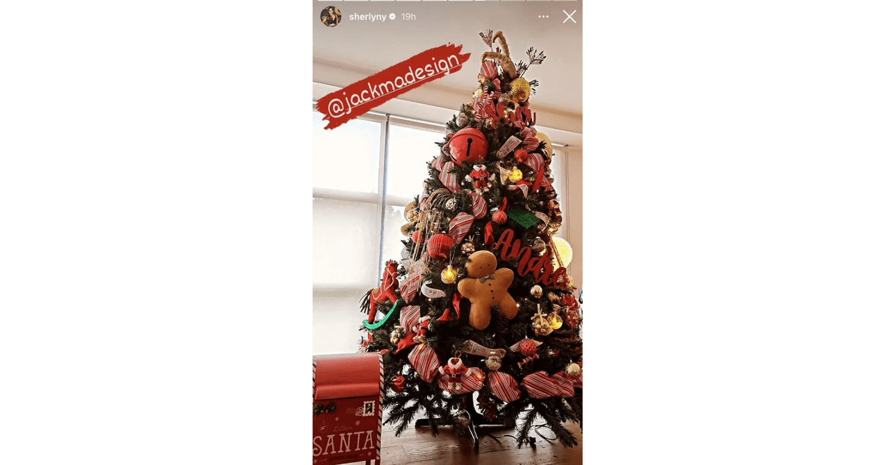 Sherlyn mostró su árbol de Navidad