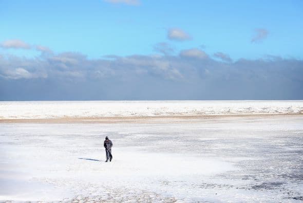 Luego de la caída de sobre 8 pulgadas de nieve en zonas de Chicago ahora se esperan vientos helados de hasta 20 grados bajo cero, en lo que meteorólogos ya describen como uno de los inviernos más intensos desde el 1985.  