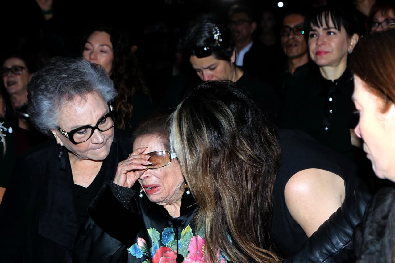 "Alguien dijo que era porque había sufrido mucho por la muerte de Edith”, continuó, "y eso sí es cierto". 
<br>