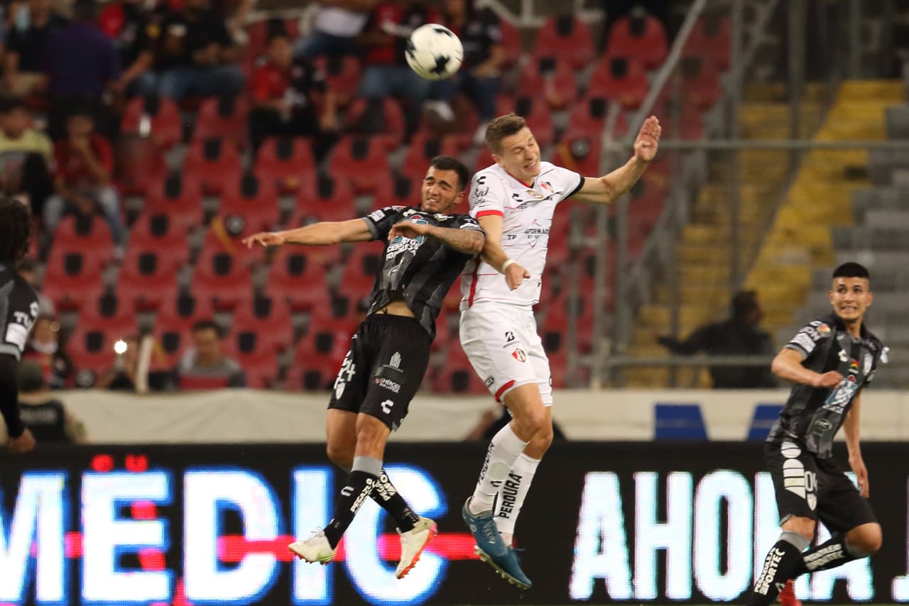 Con solitario gol de Roberto de la Rosa en los últimos minutos, Pachuca le pegó al campeón Atlas y de paso se metió como nuevo líder del Grita México Clausura 2022.