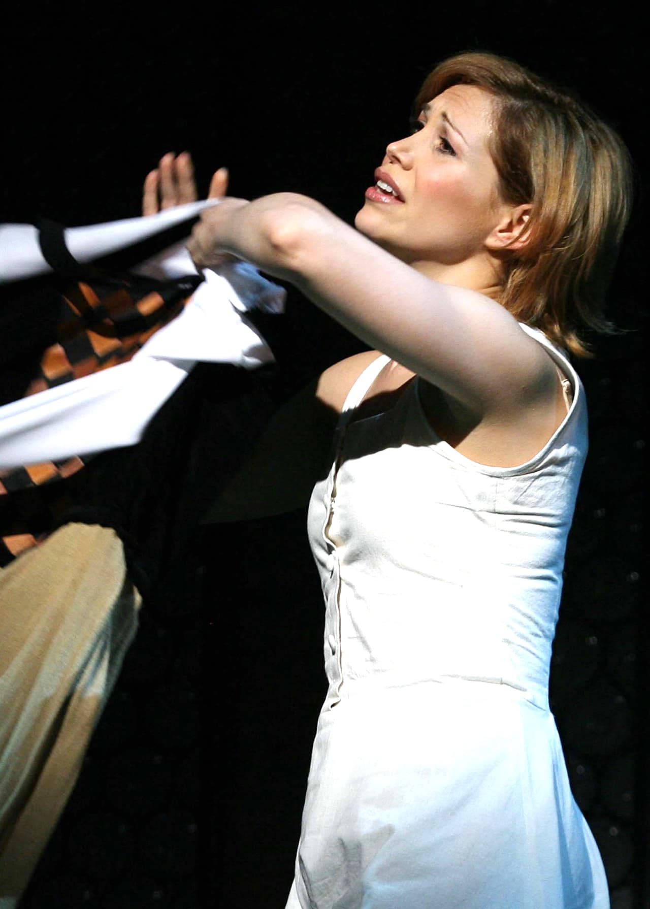 Su primero clase de ballet fue a los tres años y desde entonces supo que lo suyo era bailar. También aprendió a tocar la guitarra y es uno de sus pasatiempos favoritos.