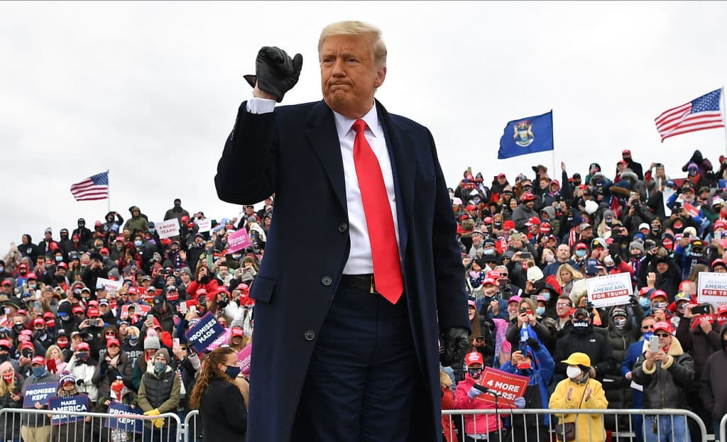 Vinculan mítines de Trump con 30,000 contagios y 700 muertes por coronavirus, indica un estudio