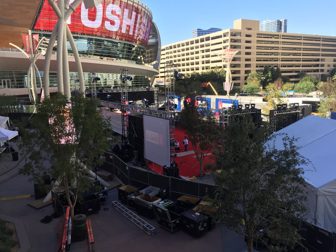 Y así se ve la alfombra roja que pisaran tus artistas favoritas la noche del jueves.
