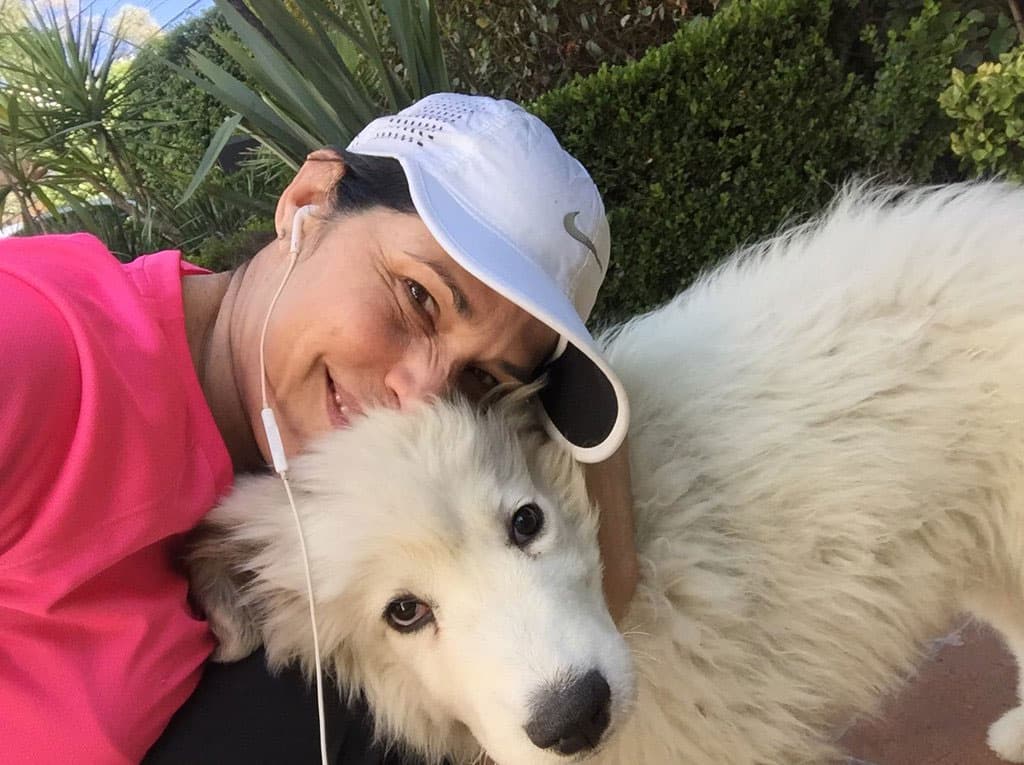 Raquel Garza promueve la adopción de los perros.