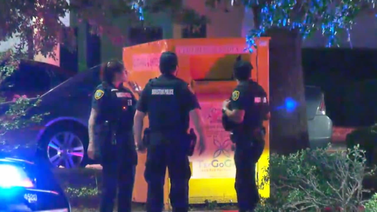 Buscan al sospechoso de balear mortalmente al empleado de un McDonald's en Houston tras una discusión