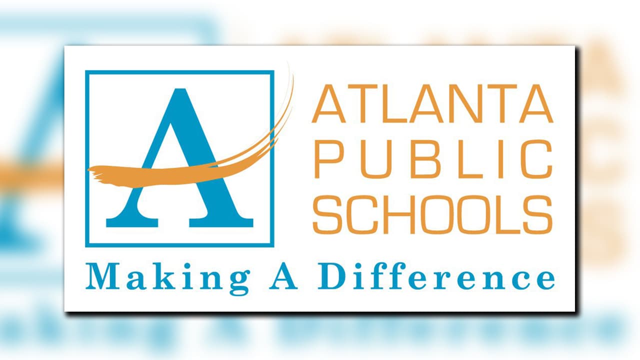 <b><a href="https://www.univision.com/local/atlanta-wuvg/escuelas-publicas-de-atlanta-modifica-el-plan-inicial-para-el-regreso-a-clases">Las Escuelas Públicas de Atlanta</a></b> comenzarán el año académico 2020-2021 dos semanas después de lo planeado debido a la pandemia de
<b><a href="https://www.univision.com/temas/coronavirus">COVID-19.</a></b>
<br>
<br>La junta votó el lunes por unanimidad para
<b>comenzar la escuela el 24 de agosto en lugar del 10 de agosto.</b>
<br>
<br>La nueva fecha les daría a los maestros y las familias más tiempo para prepararse para el aprendizaje virtual. La junta aún necesita dar la aprobación final al cambio de calendario en su reunión de agosto.
<br>
<br>Los estudiantes de Atlanta aprenderán virtualmente durante al menos las primeras nueve semanas del semestre, o hasta que haya una propagación mínima o moderada del virus, según un plan presentado por la superintendente Lisa Herring.