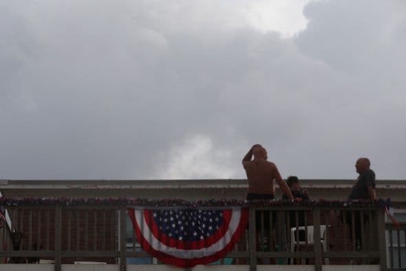 Arthur pasará al sureste de Nueva Inglaterra esta noche, para situarse al oeste de Nueva Escocia el sábado temprano.