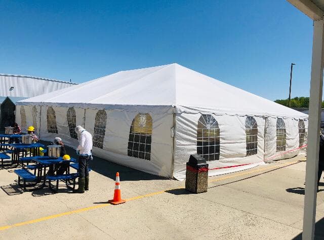 Nuevo comedor instalado durante coyuntura del Covid-19, Mount Olive, N.C.