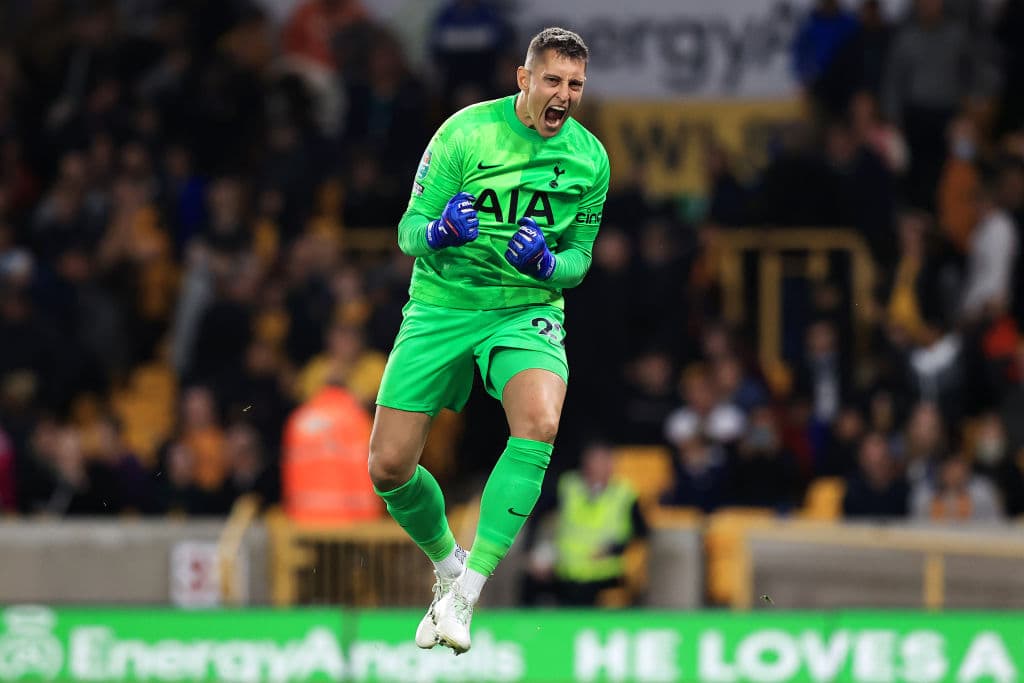Wolverhampton cae, en tanda de penales, ante Tottenham y pierde su pase a Ocavos de final en la Copa de la Liga Inglesa. Leander Dendoncker y Daniel Podence anotaron para los Wolves, mientras que para los Spurs lo hicieron Tanguy Ndombélé y Harry Kane.