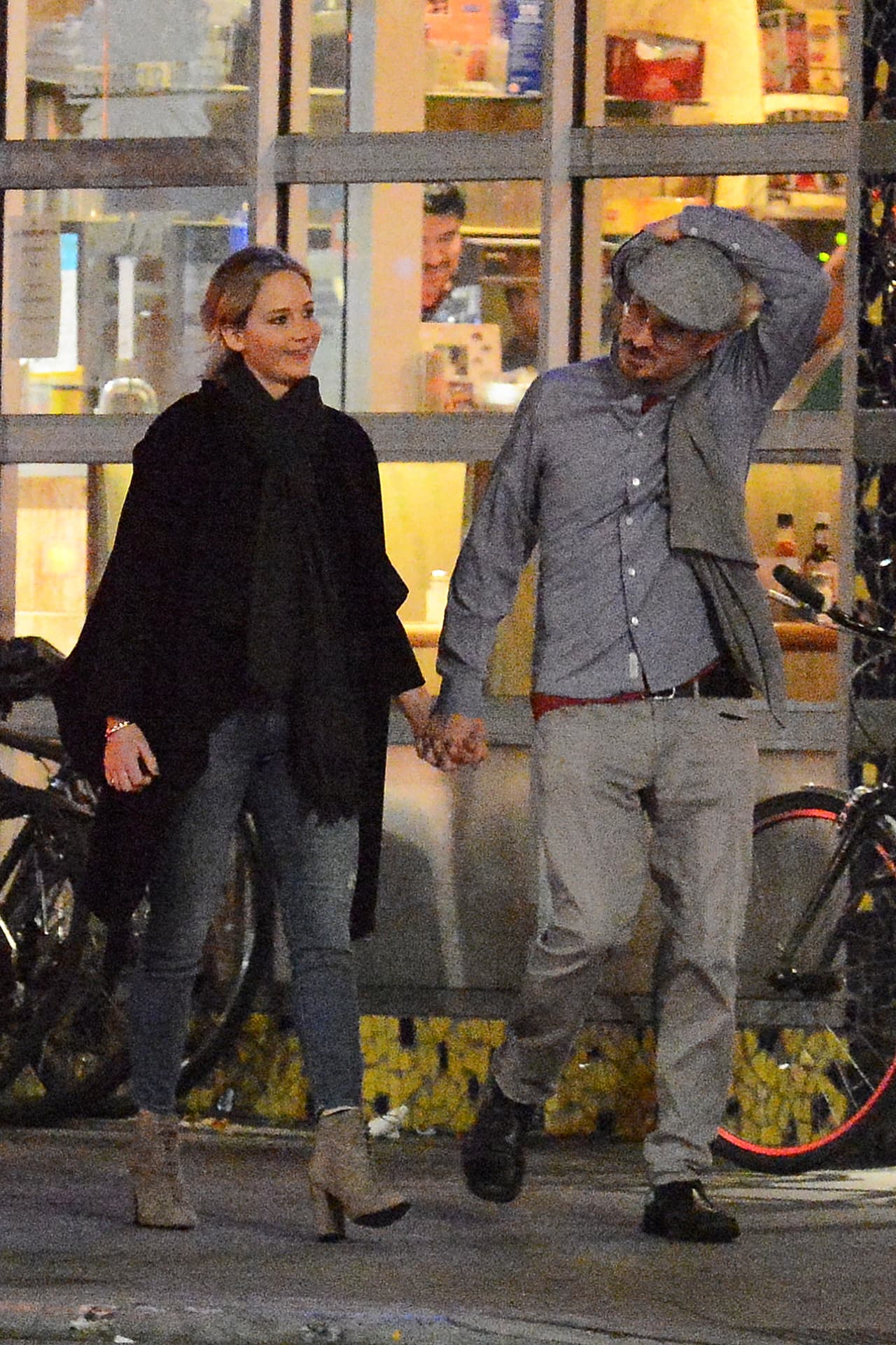 Antes de comenzar un romance con Darren, salió con Chris Martin.