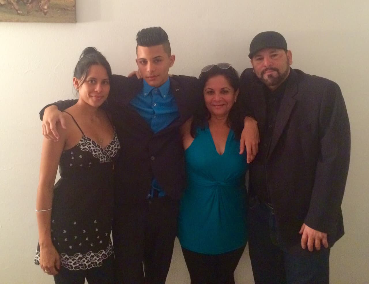 Erick Brian quiere impresionar a las chicas con su mirada y su sexy voz. ¿Llegará lejos en la competencia?