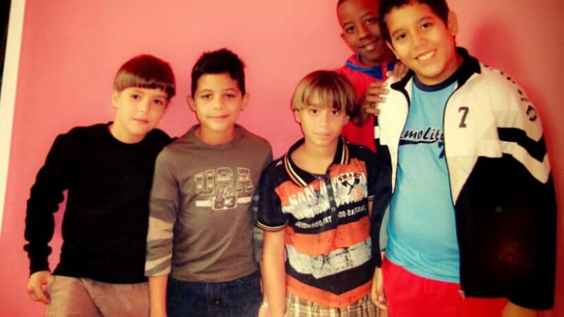 Erick Brian quiere impresionar a las chicas con su mirada y su sexy voz. ¿Llegará lejos en la competencia?