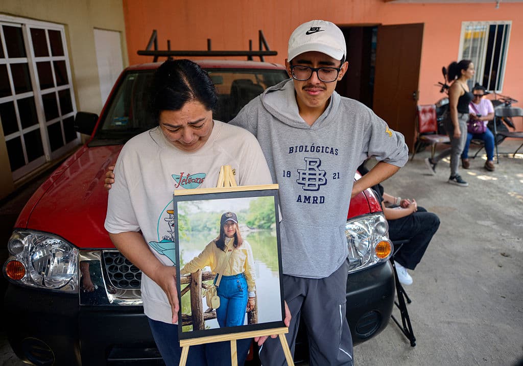 La familia de la cadete mexicana 
<b>América Yamileth Sánchez</b> llora su muerte en Xalapa, capital de Veracruz. La joven de 21 años es una de las 
<b>víctimas mortales</b> del 
<b><a>choque del</a></b>
<a> <b>buque escuela Cuauhtémoc</b></a>
<b> </b>contra el 
<b>puente de Brooklyn</b>.