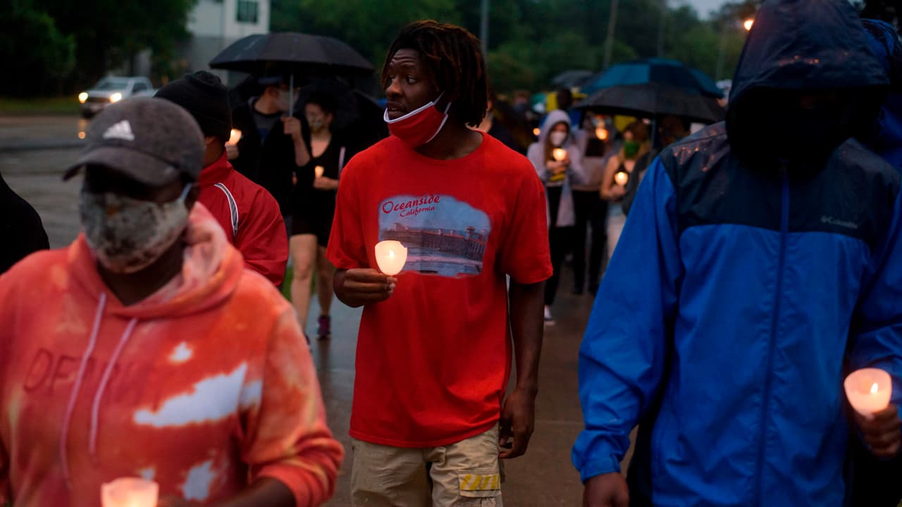 El video en el que Floyd grita no poder respirar mientras es tomado por un oficial, se hizo viral y su muerte ha provocado decenas de manifestaciones a lo largo del país.
