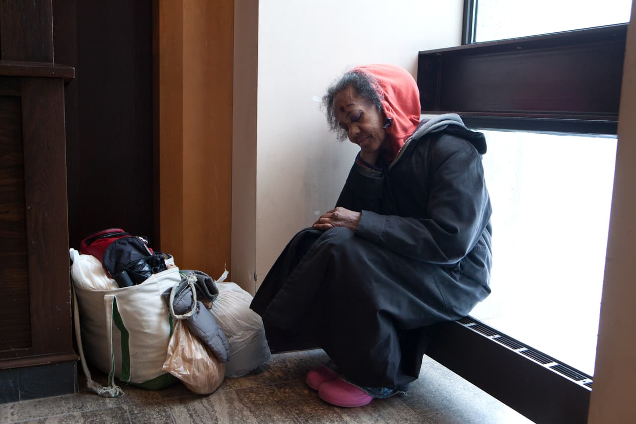 <b>Green House International Church & NACC</b>, ubicada en el 200 W. Green Road, abrirá sus puertas el miércoles a partir de las 6:00 pm y hasta el viernes. 
<br>
<br>Los visitantes recibirán desayuno, comida y cena y se mantendrán protocolos de seguridad, de acuerdo con el comunicado de la congresista Sheila Jackson Lee. Para más información puede llamar al 281-209-9339.