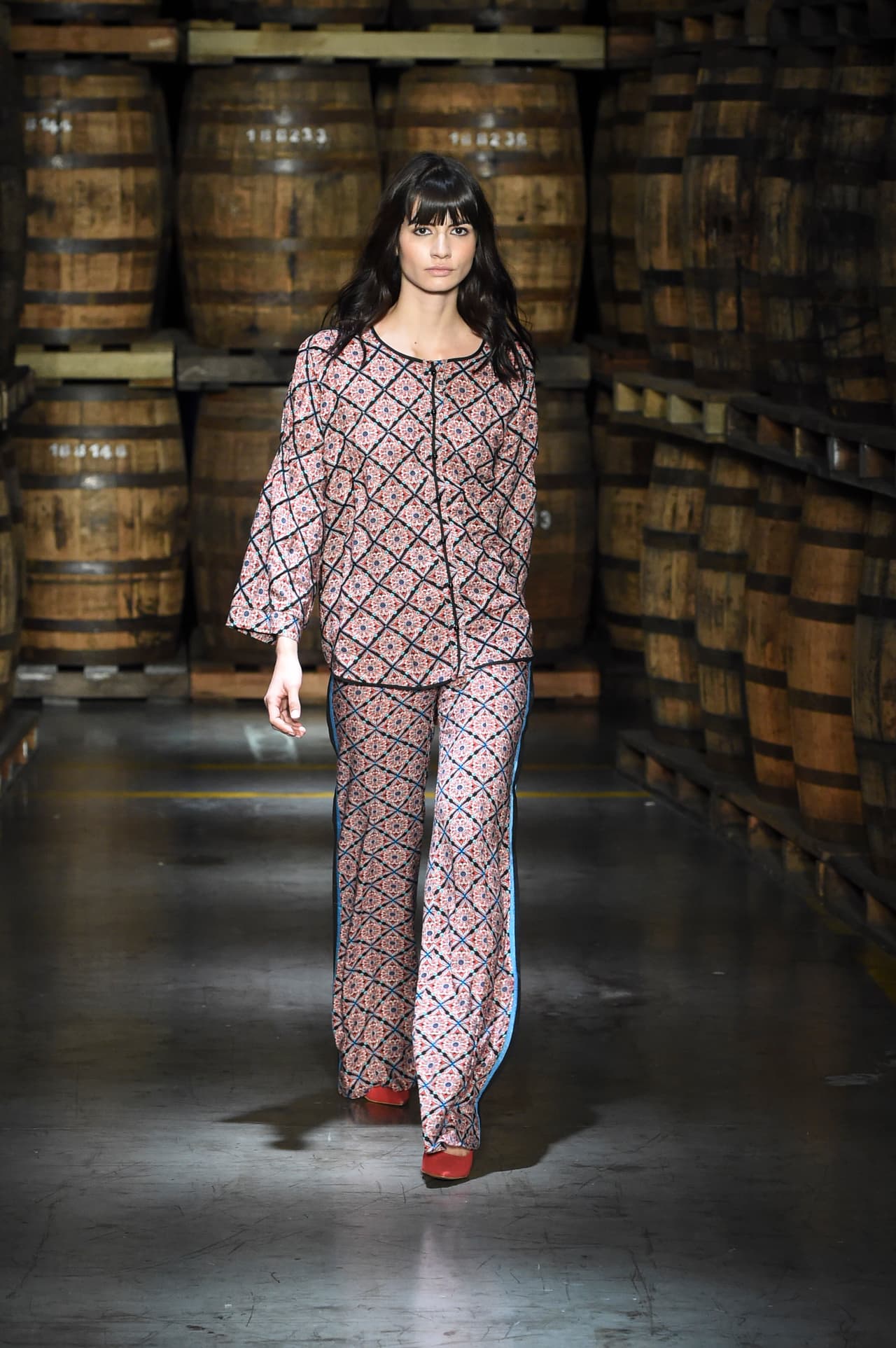 Los trajes tipo pijamas, que no solo retoman los estampados tradicionales de las prendas para ir a la cama sino sus cortes, salieron a desfilar a la pasarela como una arriesgada manera de lucir elegante.