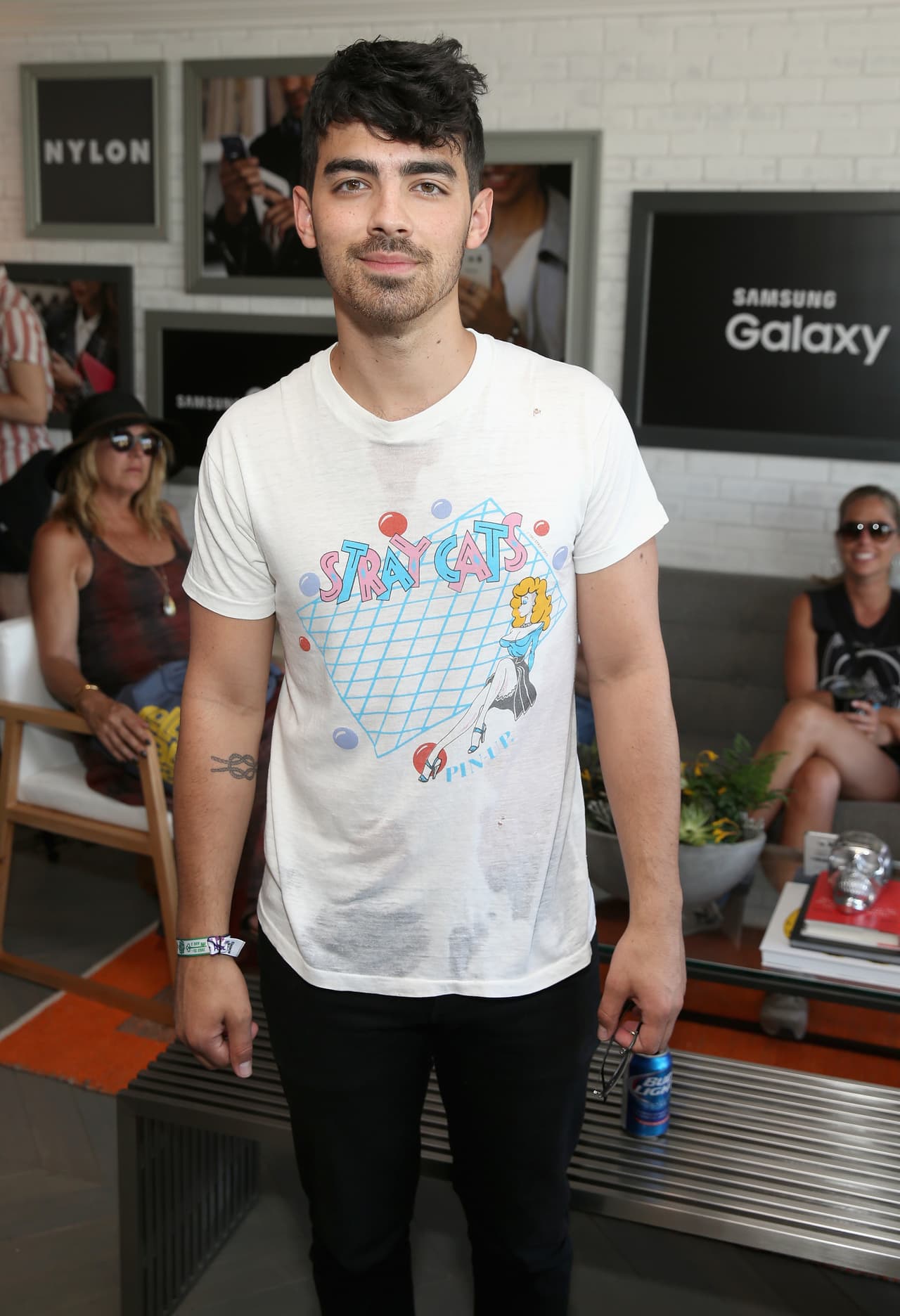 El talento musical de Joe Jonas se uniría al resto para formar un conjunto magnífico.