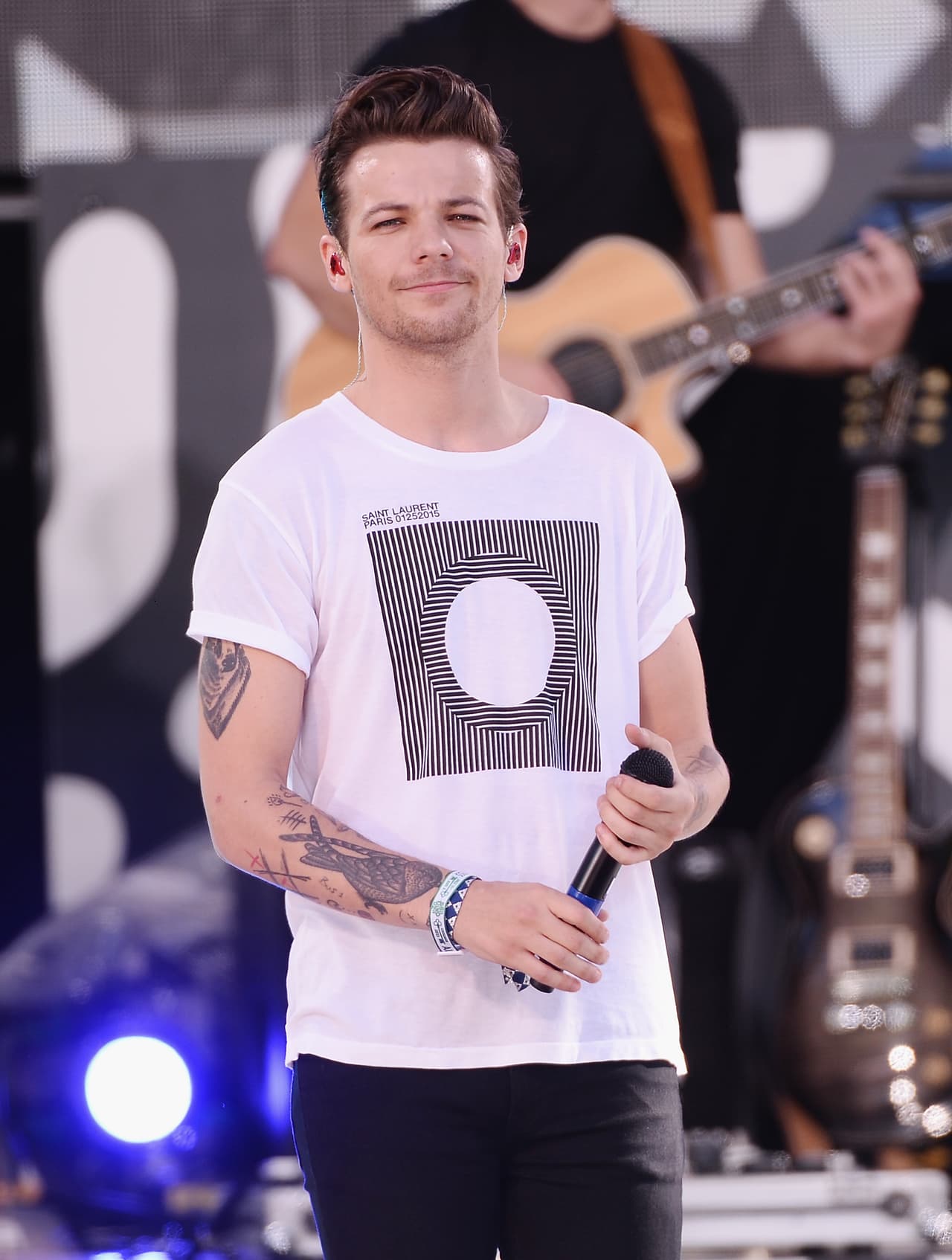 La delicadeza con la que Louis Tomlinson toca el piano sería una de las cosas más llamativas que tendría que ofrecer la banda.