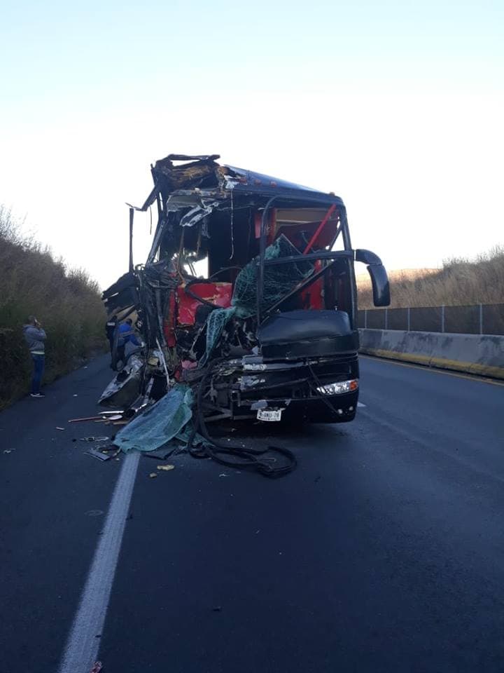 "Esperamos la pronta rehabilitación de mis compañeros y cerrar el año como estaba planeado, trabajando para el público, pero primero que nada está la salud de mis compañeros. Gracias a Dios no pasó a mayores, solo daños materiales".