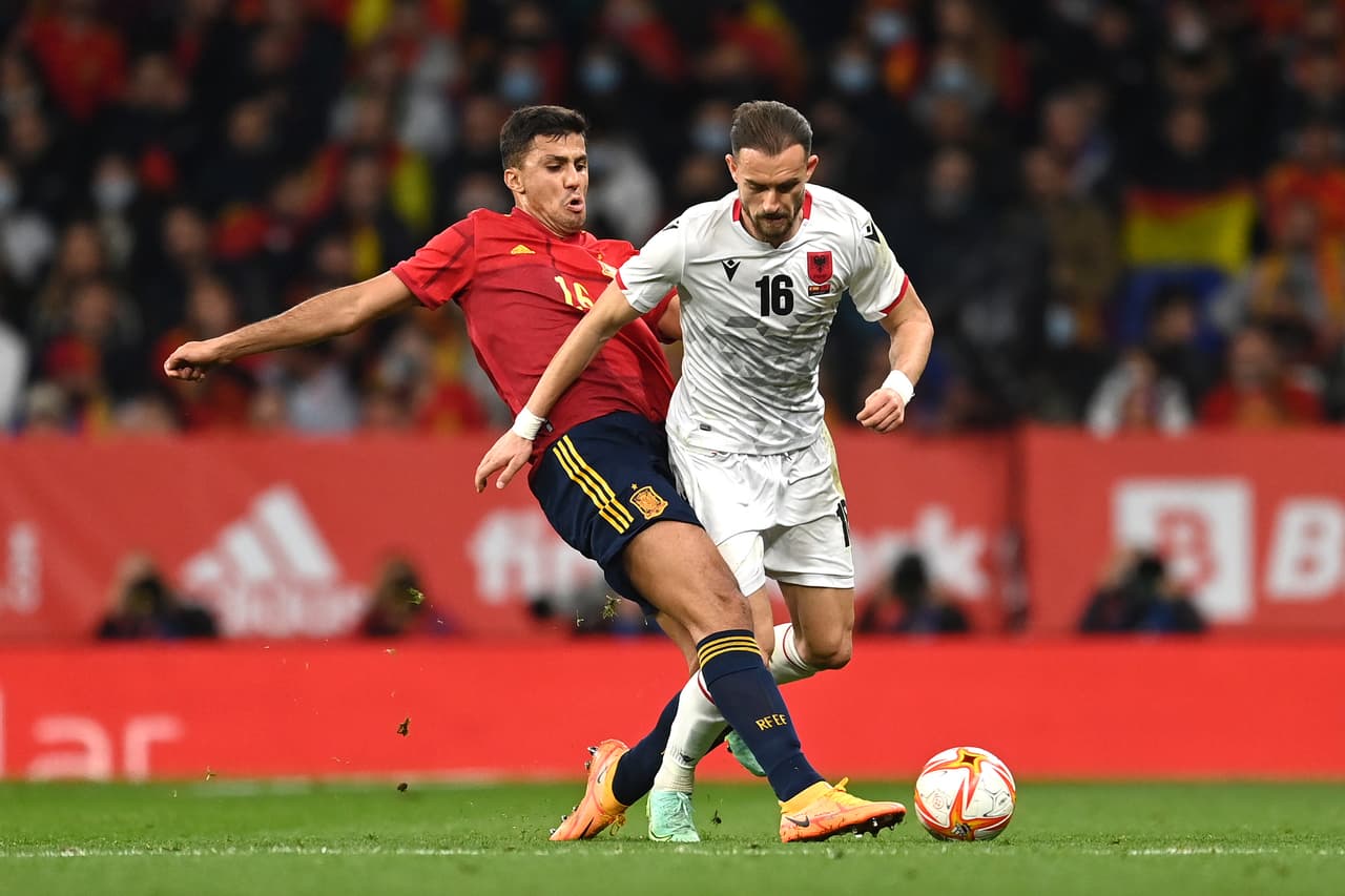 España sacó un apurado triunfo ante la Selección de Albania en un encuentro que dejó la emoción para los minutos finales.