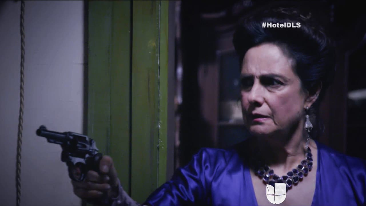 ¿Qué hace doña Teresa? ¡Baje esa arma! ¿Es capaz de condenarse con tal de recuperar la carta?